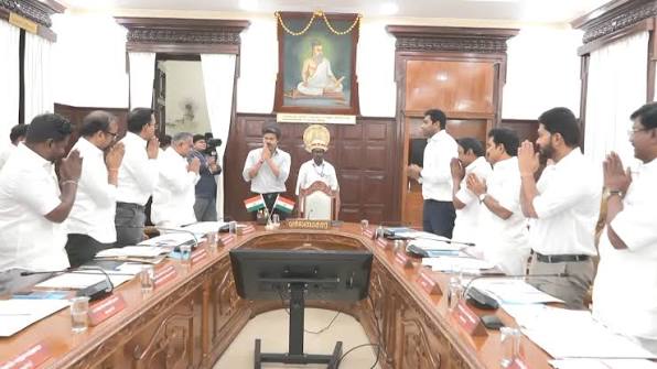 மேகதாது அணை விவகாரம் தீவிரம்: சட்ட வல்லுநர்களுடன் முதல்-அமைச்சர் விஜய் அவசர ஆலோசனை
